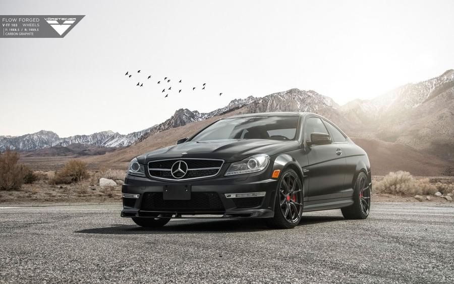  Mercedes-Benz C63 AMG by Vorsteiner 2015 года  (фото 1 из 12)